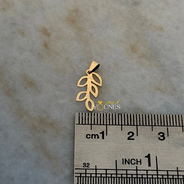 تصویر دوم آویز برگ طلا لیزری